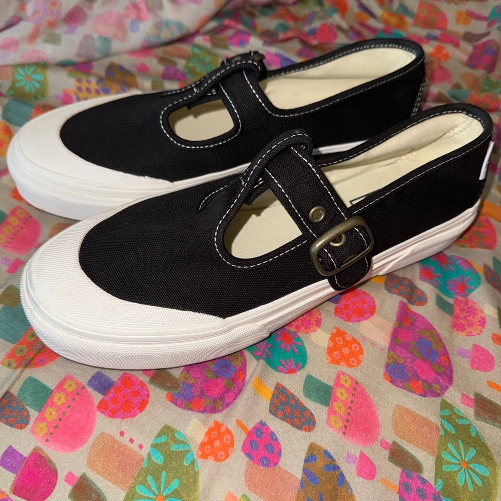 Vans Black and White Mary Jane’s
